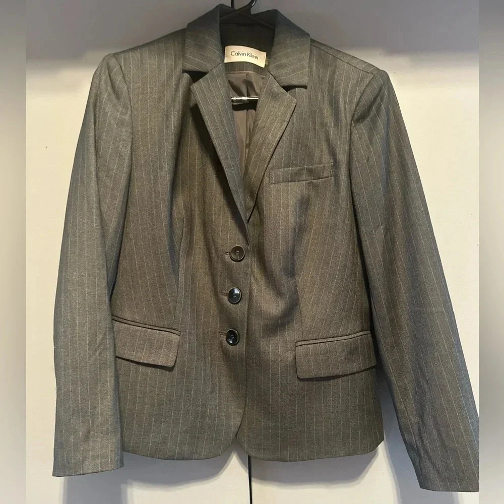 Calvin Klein - Women’s Vertical Stripe Gray Suit Jacket (size 8)